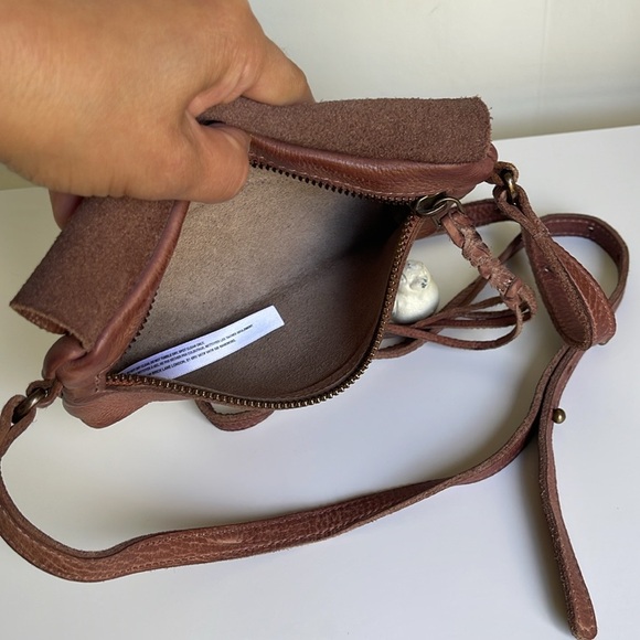 We The Free Rider Crossbody Bag In Aged Tan - Picture 11 of 14